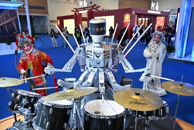 (251016) -- QINGDAO, Oct. 16, 2025 (Xinhua) -- A robot plays drum at the tenth China International Copyright Expo in Qingdao, east China's Shandong Province, Oct. 16, 2025. Themed "Digital Intelligence Leads the Future, Copyright Promotes Innovative Development," the tenth China International Copyright Expo and 2025 International Copyright Forum opened Thursday in Qingdao. (Xinhua/Li Ziheng)