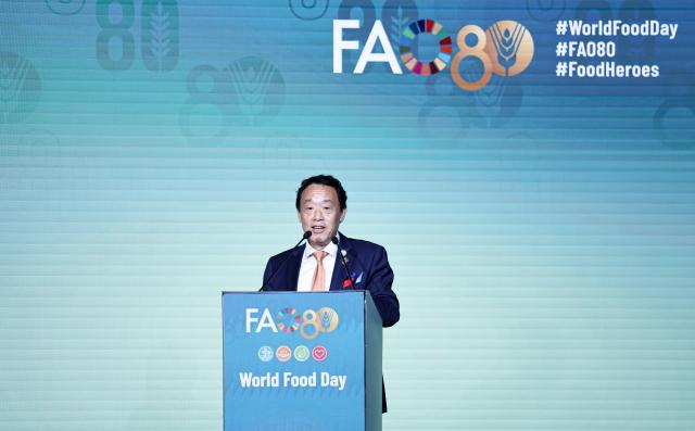 (251016) -- ROME, Oct. 16, 2025 (Xinhua) -- Director-General of the Food and Agriculture Organization of the United Nations (FAO) Qu Dongyu addresses the event commemorating World Food Day and  FAO's 80th anniversary in Rome, Italy, on Oct, 16, 2025. (Xinhua/Li Jing)