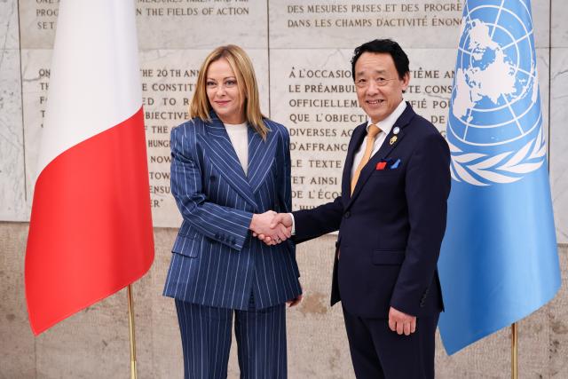 (251016) -- ROME, Oct. 16, 2025 (Xinhua) -- FAO Director-General Qu Dongyu (R) shakes hands with Italian Prime Minister Giorgia Meloni during the event commemorating World Food Day and the Food and Agriculture Organization of the United Nations (FAO)'s 80th anniversary in Rome, Italy, on Oct, 16, 2025. (Xinhua/Li Jing)