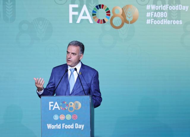 (251016) -- ROME, Oct. 16, 2025 (Xinhua) -- President of Uruguay Yamandu Orsi addresses the event commemorating World Food Day and the Food and Agriculture Organization of the United Nations (FAO)'s 80th anniversary in Rome, Italy, on Oct, 16, 2025. (Xinhua/Li Jing)