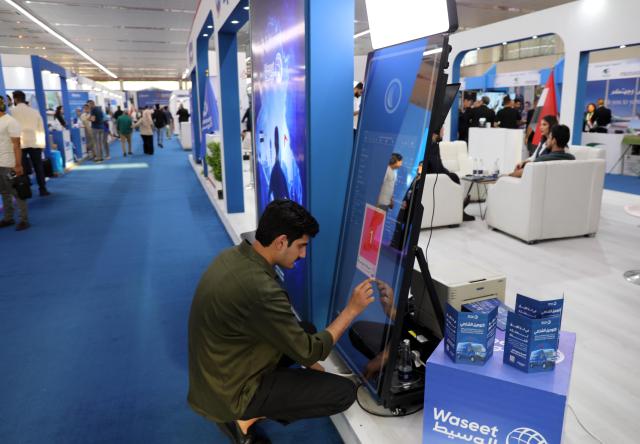 (251016) -- BAGHDAD, Oct. 16, 2025 (Xinhua) -- People visit the Iraq International Transportation, Airports, and Logistics Expo, in Baghdad, Iraq, Oct. 16, 2025. The Iraq International Transportation, Airports, and Logistics Expo is held in Iraq's capital Baghdad from Oct. 15 to 18. (Xinhua/Khalil Dawood)