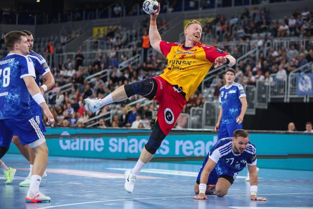 (251017) -- ZAGREB, Oct. 17, 2025 (Xinhua) -- Henrik Jakobsen (C) of GOG shoots the ball during the EHF Champions League group B Round 5 match between HC Zagreb and GOG in Zagreb, Croatia, Oct. 16, 2025. (Photo by Goran Stanzl/PIXSELL via Xinhua)