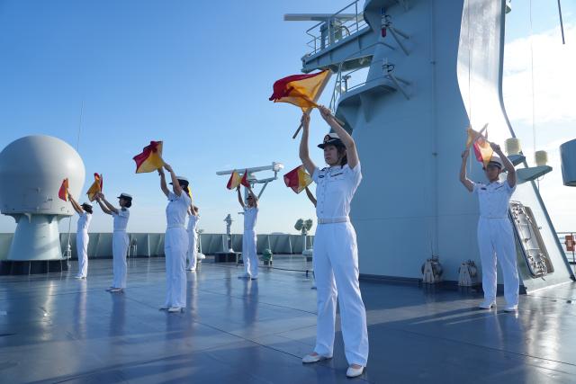 (251017) -- SATTAHIP, Oct. 17, 2025 (Xinhua) -- The crew of Chinese People's Liberation Army (PLA) Navy ship Qi Jiguang demonstrate semaphore to a Thailand's landing ship in a designated sea area, Oct. 16, 2025. The Chinese PLA Navy's 83rd taskforce arrived in Sattahip naval base in eastern Thailand's Chonburi province on Thursday, starting a four-day goodwill visit to the country. (Xinhua)
