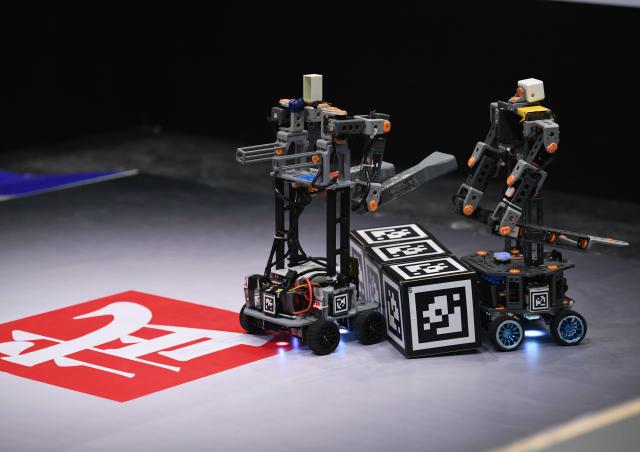 (251017) -- SHIJIAZHUANG, Oct. 17, 2025 (Xinhua) -- Robots compete during a martial art competition at the International Convention and Exhibition Center in Shijiazhuang, north China's Hebei Province, Oct. 17, 2025. The 2025 China Robot Competition and RoboCup China Open are held here from Friday to Sunday. (Xinhua/Yang Shiyao)