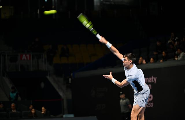 (251017) -- ALMATY, Oct. 17, 2025 (Xinhua) -- Fabian Marozsan of Hungary serves during the men's singles quarterfinal match against Daniil Medvedev of Russia at the ATP250 Almaty Tennis Open in Almaty, Kazakhstan, on Oct. 17, 2025. (Xinhua/Li Renzi)