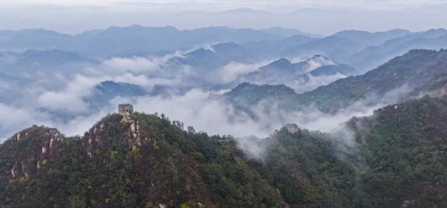 (251017) -- ZUNHUA, Oct. 17, 2025 (Xinhua) -- An aerial drone photo taken on Oct. 17, 2025 shows a view of the Great Wall in Zunhua City, north China's Hebei Province. (Photo by Liu Mancang/Xinhua)