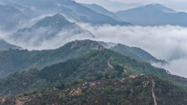 (251017) -- ZUNHUA, Oct. 17, 2025 (Xinhua) -- An aerial drone photo taken on Oct. 17, 2025 shows a view of the Great Wall in Zunhua City, north China's Hebei Province. (Photo by Liu Mancang/Xinhua)