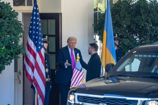 (251017) -- WASHINGTON, Oct. 17, 2025 (Xinhua) -- U.S. President Donald Trump (2nd L) welcomes Ukrainian President Volodymyr Zelensky at the White House in Washington, D.C., the United States, Oct 17, 2025. (Xinhua/Hu Yousong)