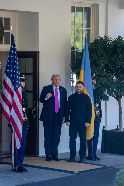 (251017) -- WASHINGTON, Oct. 17, 2025 (Xinhua) -- U.S. President Donald Trump (2nd L) welcomes Ukrainian President Volodymyr Zelensky at the White House in Washington, D.C., the United States, Oct 17, 2025. (Xinhua/Hu Yousong)