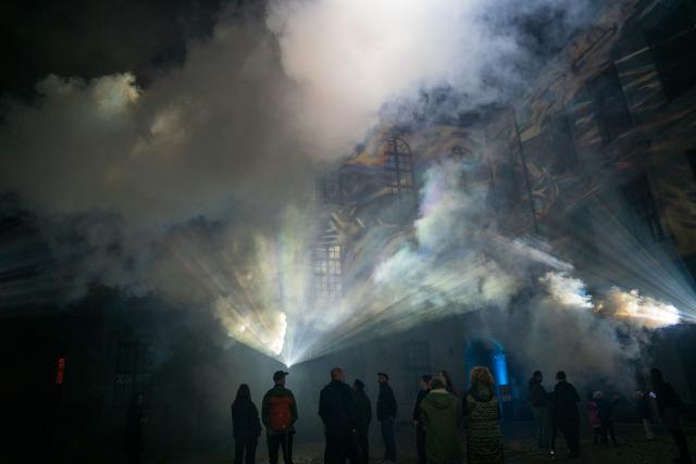 (251017) -- PRAGUE, Oct. 17, 2025 (Xinhua) -- Visitors watch a projection of video mapping during the Signal Festival in Prague, the Czech Republic, Oct. 17, 2025. The streets and historic landmarks of Prague have once again come alive with light and digital art as the 13th edition of the Signal Festival opened on Thursday evening. (Photo by Dana Kesnerova/Xinhua)