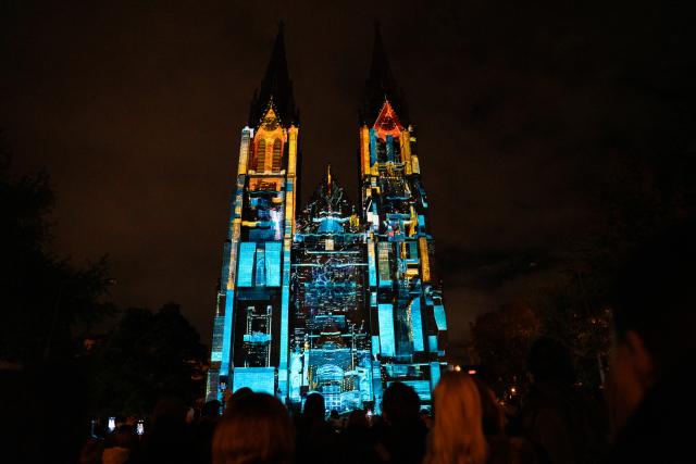 (251017) -- PRAGUE, Oct. 17, 2025 (Xinhua) -- An architecture is illuminated during the Signal Festival in Prague, the Czech Republic, Oct. 17, 2025. The streets and historic landmarks of Prague have once again come alive with light and digital art as the 13th edition of the Signal Festival opened on Thursday evening. (Photo by Dana Kesnerova/Xinhua)