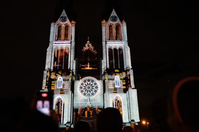 (251017) -- PRAGUE, Oct. 17, 2025 (Xinhua) -- An architecture is illuminated during the Signal Festival in Prague, the Czech Republic, Oct. 17, 2025. The streets and historic landmarks of Prague have once again come alive with light and digital art as the 13th edition of the Signal Festival opened on Thursday evening. (Photo by Dana Kesnerova/Xinhua)
