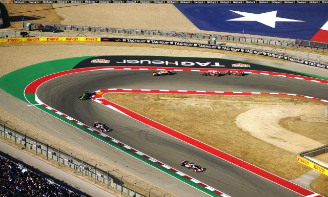 (251018) -- AUSTIN, Oct. 18, 2025 (Xinhua) -- Drivers compete during the Qualifying for the Sprint race of the Formula One United States Grand Prix, in Austin, Texas, the United States, Oct. 17, 2025. (Xinhua/Wu Xiaoling)