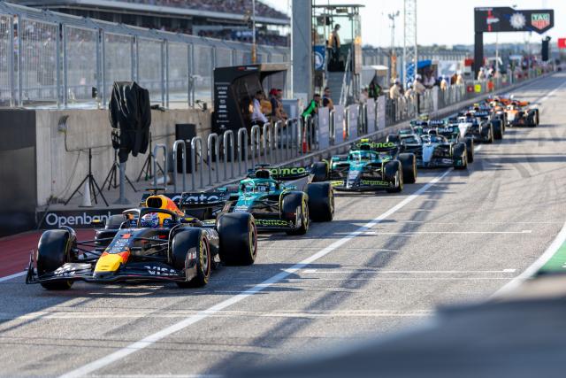 (251018) -- AUSTIN, Oct. 18, 2025 (Xinhua) -- Drivers line up during the Qualifying for the Sprint race of the Formula One United States Grand Prix, in Austin, Texas, the United States, Oct. 17, 2025. (Photo by Song Haiyuan/Xinhua)