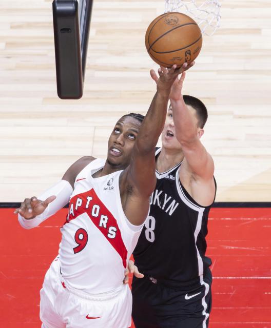 (251018) -- TORONTO, Oct. 18, 2025 (Xinhua) -- RJ Barrett (front) of Toronto Raptors goes for a layup during the 2025-2026 NBA preseason game between Toronto Raptors and Brooklyn Nets in Toronto, Canada, on Oct. 17, 2025. (Photo by Zou Zheng/Xinhua)