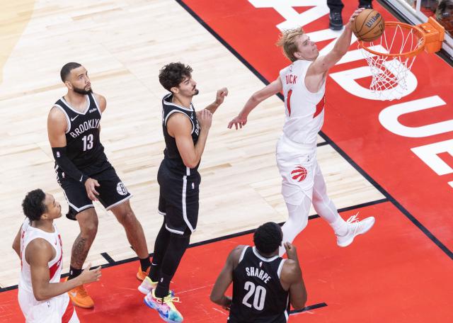 (251018) -- TORONTO, Oct. 18, 2025 (Xinhua) -- Gradey Dick (1st R) of Toronto Raptors dunks during the 2025-2026 NBA preseason game between Toronto Raptors and Brooklyn Nets in Toronto, Canada, on Oct. 17, 2025. (Photo by Zou Zheng/Xinhua)