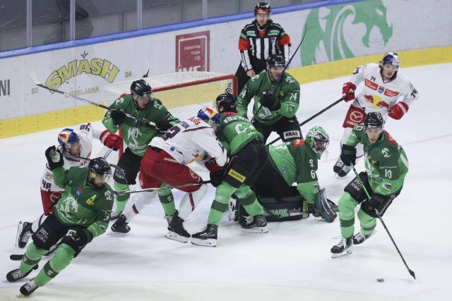 (251018) -- LJUBLJANA, Oct. 18, 2025 (Xinhua) -- Miha Bericic (front R) of HK Olimpija controls the puck during the 2025/26 Win2day Ice Hockey League match between HK Olimpija and EC Red Bull Salzburg in Ljubljana, Slovenia, Oct.17, 2025. (Photo by Zeljko Stevanic/Xinhua)