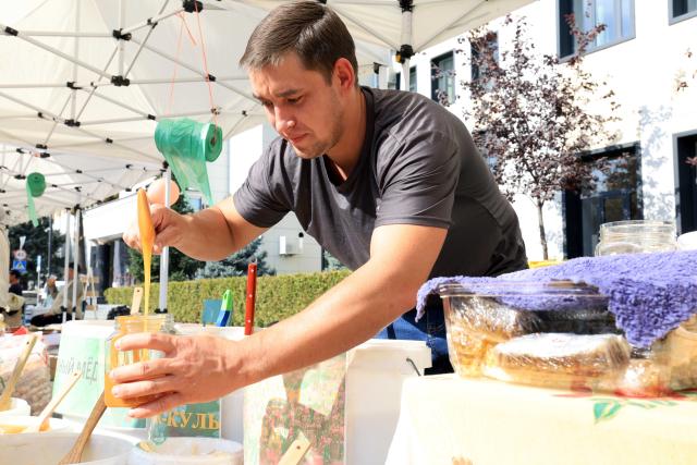 (251018) -- BISHKEK, Oct. 18, 2025 (Xinhua) -- A man puts honey into a container at an agro-industrial exhibition and agricultural fair in Bishkek, Kyrgyzstan, Oct. 17, 2025. A three-day agro-industrial exhibition and agricultural fair opened here on Friday, bringing together exhibitors from various regions of the country. It aims to showcase Kyrgyzstan's agricultural development achievements and strengthen agricultural exchanges and cooperation among regions. (Photo by Roman/Xinhua)