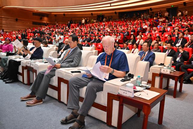 (251018) -- NANPING, Oct. 18, 2025 (Xinhua) -- The opening ceremony of the Conference on Zhu Xi's Philosophy and Dialogue of Global Civilization is held in Nanping City, southeast China's Fujian Province, Oct. 18, 2025. The Conference on Zhu Xi's Philosophy and Dialogue of Global Civilization was held here on Saturday.
   Zhu Xi was a great Chinese philosopher and a Confucian scholar of the Southern Song Dynasty (1127-1279). (Xinhua/Jiang Kehong)