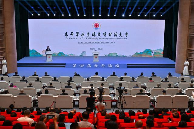 (251018) -- NANPING, Oct. 18, 2025 (Xinhua) -- The opening ceremony of the Conference on Zhu Xi's Philosophy and Dialogue of Global Civilization is held in Nanping City, southeast China's Fujian Province, Oct. 18, 2025. The Conference on Zhu Xi's Philosophy and Dialogue of Global Civilization was held here on Saturday.
   Zhu Xi was a great Chinese philosopher and a Confucian scholar of the Southern Song Dynasty (1127-1279). (Xinhua/Jiang Kehong)