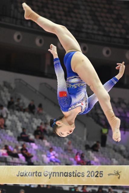 (251018) -- JAKARTA, Oct. 18, 2025 (Xinhua) -- Zhou Yaqin of China practices on the balance beam as preparation of the 53rd FIG Artistic Gymnastics World Championships in Jakarta, Indonesia, Oct. 18, 2025. The 53rd FIG Artistic Gymnastics World Championships are being held in Jakarta, Indonesia, from Oct. 19 to Oct. 25, 2025. (Xinhua/Agung Kuncahya B.)