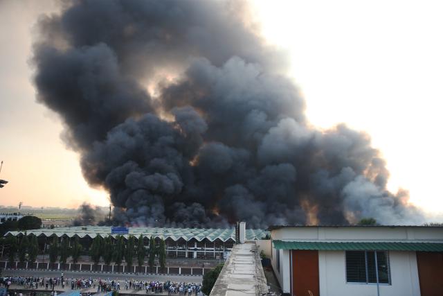(251018) -- DHAKA, Oct. 18, 2025 (Xinhua) -- This photo taken on Oct. 18, 2025 shows a massive fire in the cargo area of Hazrat Shahjalal International Airport in Dhaka, Bangladesh. A massive fire broke out in the cargo area of Hazrat Shahjalal International Airport in Bangladesh's capital Dhaka Saturday, forcing a temporary suspension of flight operations. (Photo by Habibur Rahman/Xinhua)