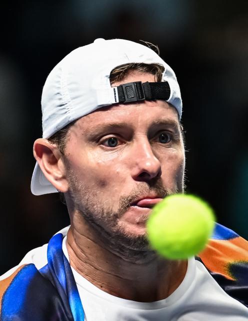 (251019) -- ALMATY, Oct. 19, 2025 (Xinhua) -- James Duckworth of Australia competes during the men's singles semifinal match against Daniil Medvedev of Russia at the ATP250 Almaty Tennis Open in Almaty, Kazakhstan, on Oct. 18, 2025. (Xinhua/Li Renzi)