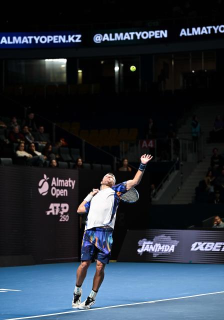(251019) -- ALMATY, Oct. 19, 2025 (Xinhua) -- James Duckworth of Australia serves during the men's singles semifinal match against Daniil Medvedev of Russia at the ATP250 Almaty Tennis Open in Almaty, Kazakhstan, on Oct. 18, 2025. (Xinhua/Li Renzi)