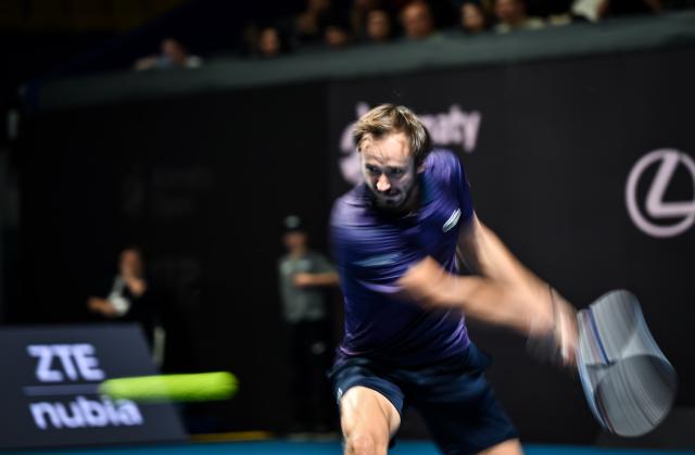 (251019) -- ALMATY, Oct. 19, 2025 (Xinhua) -- Daniil Medvedev of Russia hits a return during the men's singles semifinal match against James Duckworth of Australia at the ATP250 Almaty Tennis Open in Almaty, Kazakhstan, on Oct. 18, 2025. (Xinhua/Li Renzi)