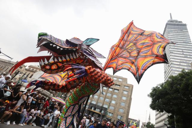 (251019) -- MEXICO CITY, Oct. 19, 2025 (Xinhua) -- An "alebrije" is seen during the Monumental Alebrijes Parade 2025 in Mexico City, Mexico, Oct. 18, 2025.
  Alebrijes are brightly colored folk art sculptures of fantastical creatures. (Photo by Francisco Canedo/Xinhua)