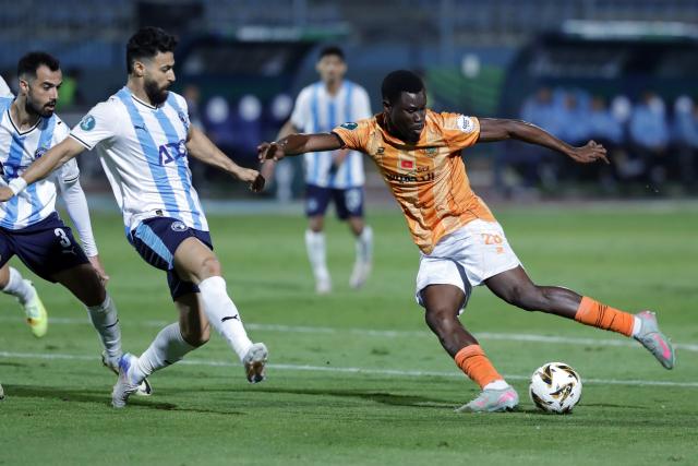 (251019) -- CAIRO, Oct. 19, 2025 (Xinhua) -- Valere Paul Bassene (R) of RS Berkane competes during the CAF (Confederation of African Football) Super Cup 2025 final match between Pyramids FC of Egypt and RS Berkane of Morocco in Cairo, Egypt, on Oct. 18, 2025. (Xinhua/Ahmed Gomaa)