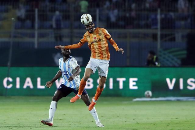 (251019) -- CAIRO, Oct. 19, 2025 (Xinhua) -- Abdelhak Assal (R) of RS Berkane vies for a header during the CAF (Confederation of African Football) Super Cup 2025 final match between Pyramids FC of Egypt and RS Berkane of Morocco in Cairo, Egypt, on Oct. 18, 2025. (Xinhua/Ahmed Gomaa)