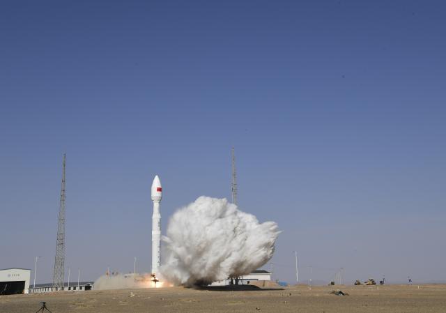 (251019) -- JIUQUAN, Oct. 19, 2025 (Xinhua) -- The Lijian-1 Y8 carrier rocket with three satellites blasts off from a commercial aerospace innovation pilot zone in northwest China, Oct. 19, 2025.
  China on Sunday launched the Lijian-1 Y8 carrier rocket with three satellites onboard.
  The rocket blasted off at 11:33 a.m. (Beijing Time) from a commercial aerospace innovation pilot zone in northwest China and successfully sent the satellites into the planned orbit.
  The three satellites are Pakistan remote-sensing satellite (PRSS-2), AIRSAT 03 and 04 satellites. (Photo by Wang Jiangbo/Xinhua)