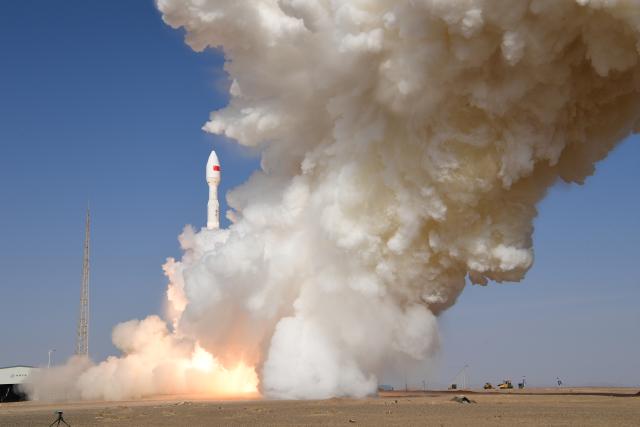 (251019) -- JIUQUAN, Oct. 19, 2025 (Xinhua) -- The Lijian-1 Y8 carrier rocket with three satellites blasts off from a commercial aerospace innovation pilot zone in northwest China, Oct. 19, 2025.
  China on Sunday launched the Lijian-1 Y8 carrier rocket with three satellites onboard.
  The rocket blasted off at 11:33 a.m. (Beijing Time) from a commercial aerospace innovation pilot zone in northwest China and successfully sent the satellites into the planned orbit.
  The three satellites are Pakistan remote-sensing satellite (PRSS-2), AIRSAT 03 and 04 satellites. (Photo by Wang Jiangbo/Xinhua)