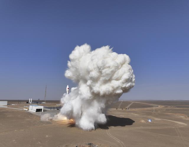(251019) -- JIUQUAN, Oct. 19, 2025 (Xinhua) -- The Lijian-1 Y8 carrier rocket with three satellites blasts off from a commercial aerospace innovation pilot zone in northwest China, Oct. 19, 2025.
  China on Sunday launched the Lijian-1 Y8 carrier rocket with three satellites onboard.
  The rocket blasted off at 11:33 a.m. (Beijing Time) from a commercial aerospace innovation pilot zone in northwest China and successfully sent the satellites into the planned orbit.
  The three satellites are Pakistan remote-sensing satellite (PRSS-2), AIRSAT 03 and 04 satellites. (Photo by Wang Jiangbo/Xinhua)