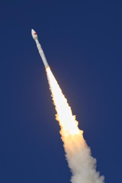 (251019) -- JIUQUAN, Oct. 19, 2025 (Xinhua) -- The Lijian-1 Y8 carrier rocket with three satellites blasts off from a commercial aerospace innovation pilot zone in northwest China, Oct. 19, 2025.
  China on Sunday launched the Lijian-1 Y8 carrier rocket with three satellites onboard.
  The rocket blasted off at 11:33 a.m. (Beijing Time) from a commercial aerospace innovation pilot zone in northwest China and successfully sent the satellites into the planned orbit.
  The three satellites are Pakistan remote-sensing satellite (PRSS-2), AIRSAT 03 and 04 satellites. (Photo by Li Yunxi/Xinhua)