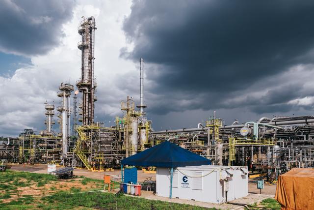 (251019) -- AMAZONAS, Oct. 19, 2025 (Xinhua) -- This photo taken on Oct. 16, 2025 shows the production facilities of the Urucu Oil and Gas Production Field in the state of Amazonas, Brazil.
  The Urucu Oil and Gas Production Field, located in the heart of Brazil's Amazonas state, is one of the country's most important onshore oil and gas production bases. 
  Surrounded by pristine rainforest, it has operated steadily since its start-up in 1988, supplying oil and natural gas that support energy needs across northern Brazil. 
  According to its operator Petrobras, the field has preserved about 98 percent of its area as native forest, carries out rainwater recycling, waste recovery, and reforestation programs and plants more than 1.5 million native trees. (Xinhua/Wang Tiancong)