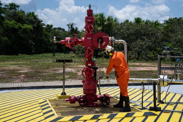 (251019) -- AMAZONAS, Oct. 19, 2025 (Xinhua) -- A worker operates an oil well at the Urucu Oil and Gas Production Field in the state of Amazonas, Brazil, on Oct. 16, 2025.
  The Urucu Oil and Gas Production Field, located in the heart of Brazil's Amazonas state, is one of the country's most important onshore oil and gas production bases. 
  Surrounded by pristine rainforest, it has operated steadily since its start-up in 1988, supplying oil and natural gas that support energy needs across northern Brazil. 
  According to its operator Petrobras, the field has preserved about 98 percent of its area as native forest, carries out rainwater recycling, waste recovery, and reforestation programs and plants more than 1.5 million native trees. (Xinhua/Wang Tiancong)