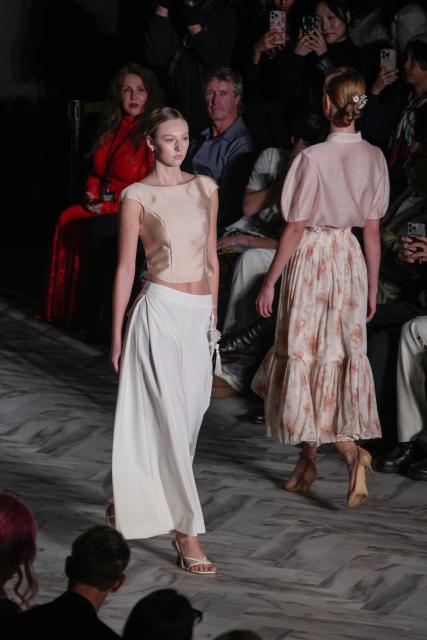 (251019) -- VANCOUVER, Oct. 19, 2025 (Xinhua) -- A model presents a creation from South Korea's SEOWHA during the Spring/Summer 2026 collections fashion show at Vancouver Fashion Week in Vancouver, British Columbia, Canada, Oct. 18, 2025. (Photo by Liang Sen/ Xinhua)