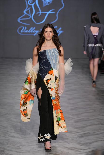 (251019) -- VANCOUVER, Oct. 19, 2025 (Xinhua) -- A model presents a creation from Japan's Valley's Lily during the Spring/Summer 2026 collections fashion show at Vancouver Fashion Week in Vancouver, British Columbia, Canada, Oct. 18, 2025. (Photo by Liang Sen/ Xinhua)