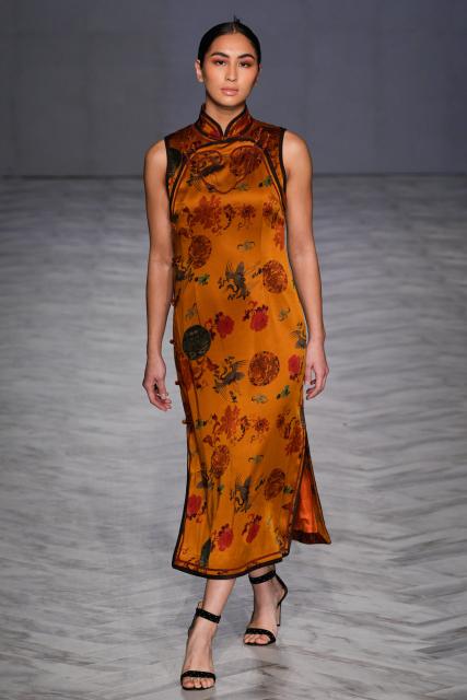 (251019) -- VANCOUVER, Oct. 19, 2025 (Xinhua) -- A model presents a creation from China's Jeph Yuting during the Spring/Summer 2026 collections fashion show at Vancouver Fashion Week in Vancouver, British Columbia, Canada, Oct. 18, 2025. (Photo by Liang Sen/ Xinhua)