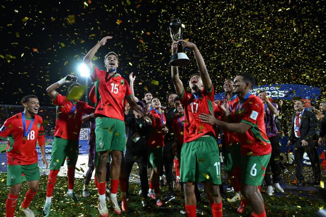 (251020) -- SANTIAGO, Oct. 20, 2025 (Xinhua) -- Team Morocco celebrate during the awarding ceremony after the final match between Argentina and Morocco at the FIFA U-20 World Cup Chile 2025 in Santiago, Chile, Oct. 19, 2025. (Photo by Jorge Villegas/Xinhua)