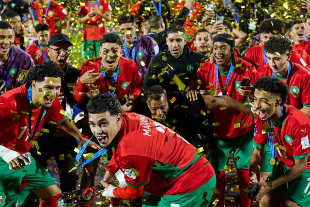 (251020) -- SANTIAGO, Oct. 20, 2025 (Xinhua) -- Team Morocco celebrate during the awarding ceremony after the final match between Argentina and Morocco at the FIFA U-20 World Cup Chile 2025 in Santiago, Chile, Oct. 19, 2025. (Xinhua/Meng Dingbo)