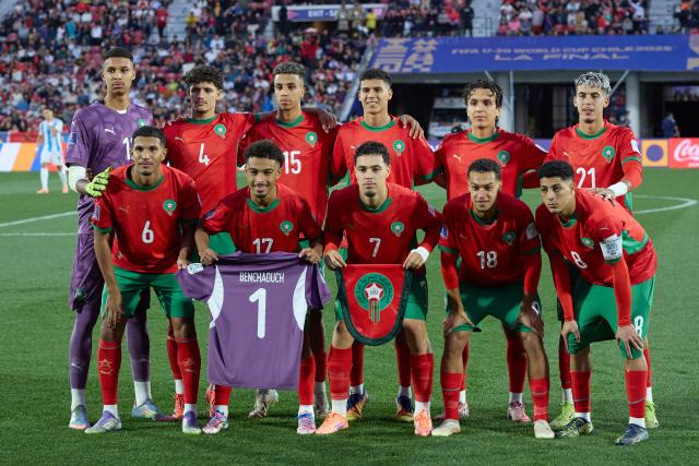(251020) -- SANTIAGO, Oct. 20, 2025 (Xinhua) -- Players of Morocco pose for a group photo before the final match between Argentina and Morocco at the FIFA U-20 World Cup Chile 2025 in Santiago, Chile, Oct. 19, 2025. (Xinhua/Meng Dingbo)