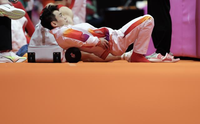(251020) -- JAKARTA, Oct. 20, 2025 (Xinhua) -- Zou Jingyuan of China warms up before the Men's Parallel Bars Qualification at the 53rd FIG Artistic Gymnastics World Championships in Jakarta, Indonesia, on Oct. 20, 2025. (Xinhua/Bai Xuefei)