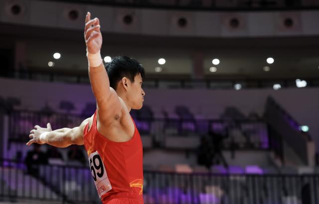 (251020) -- JAKARTA, Oct. 20, 2025 (Xinhua) -- Shi Cong of China competes during the Men's Pommel Horse Qualification at the 53rd FIG Artistic Gymnastics World Championships in Jakarta, Indonesia, on Oct. 20, 2025. (Xinhua/Bai Xuefei)