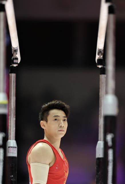 (251020) -- JAKARTA, Oct. 20, 2025 (Xinhua) -- Zou Jingyuan of China reacts before the Men's Parallel Bars Qualification at the 53rd FIG Artistic Gymnastics World Championships in Jakarta, Indonesia, on Oct. 20, 2025. (Xinhua/Bai Xuefei)