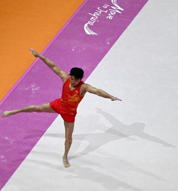 (251020) -- JAKARTA, Oct. 20, 2025 (Xinhua) -- Lan Xingyu of China competes during the Men's Floor Exercise Qualification at the 53rd FIG Artistic Gymnastics World Championships in Jakarta, Indonesia, on Oct. 20, 2025. (Xinhua/Agung Kuncahya B.)