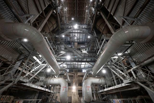 (251020) -- HARBIN, Oct. 20, 2025 (Xinhua) -- This photo taken on Oct. 20, 2025 shows heating facilities at a heating service company in Harbin, northeast China's Heilongjiang Province. Harbin, China's northernmost provincial capital, entered its heating season on Monday. Residents are now benefiting from improved heating services following an upgrade to the heating system. (Xinhua/Zhang Tao)