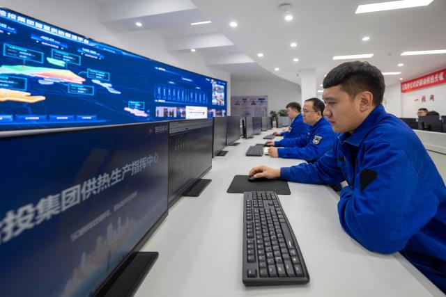 (251020) -- HARBIN, Oct. 20, 2025 (Xinhua) -- A staff member monitors heating facilities at a heating service company in Harbin, northeast China's Heilongjiang Province, Oct. 20, 2025. Harbin, China's northernmost provincial capital, entered its heating season on Monday. Residents are now benefiting from improved heating services following an upgrade to the heating system. (Xinhua/Zhang Tao)